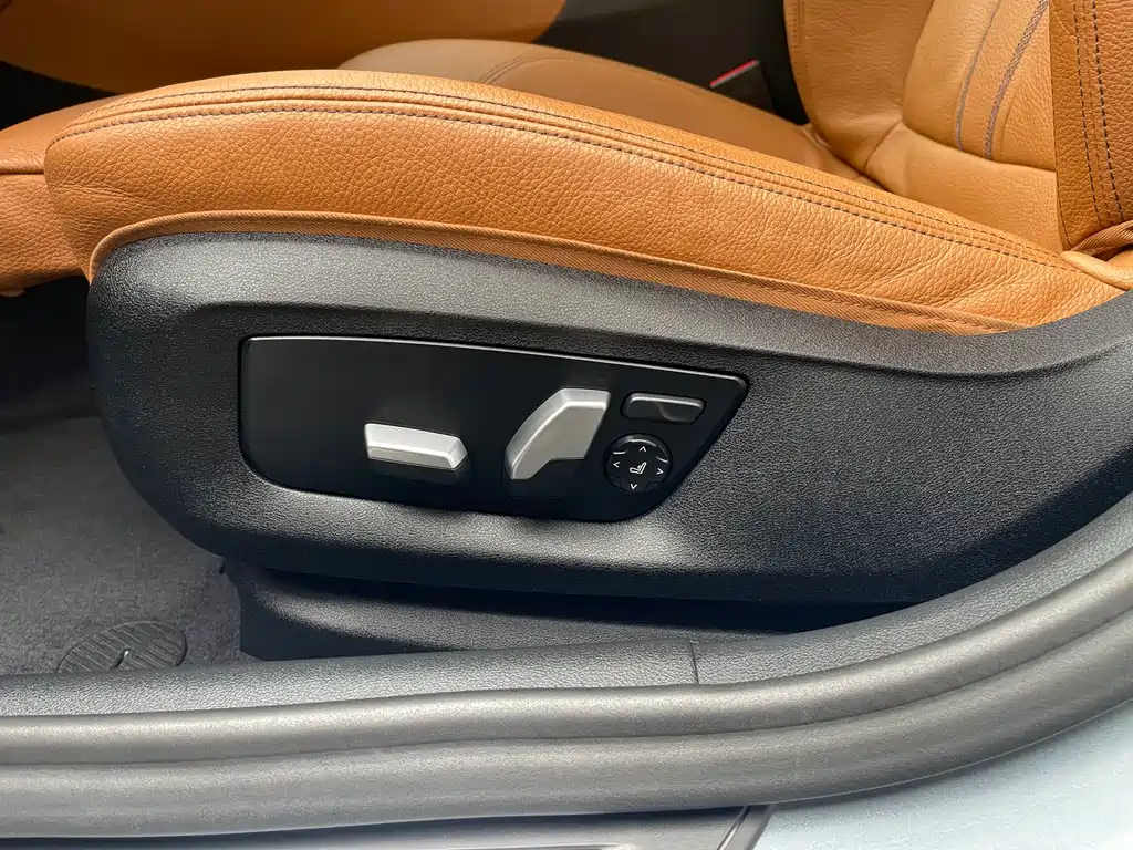 BMW 5 Series 2020 — фото 16
