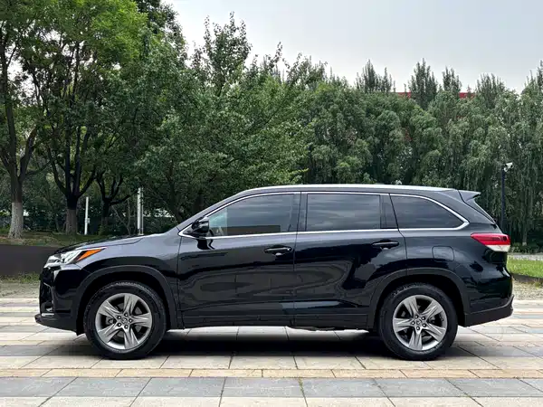 Toyota Highlander 2021