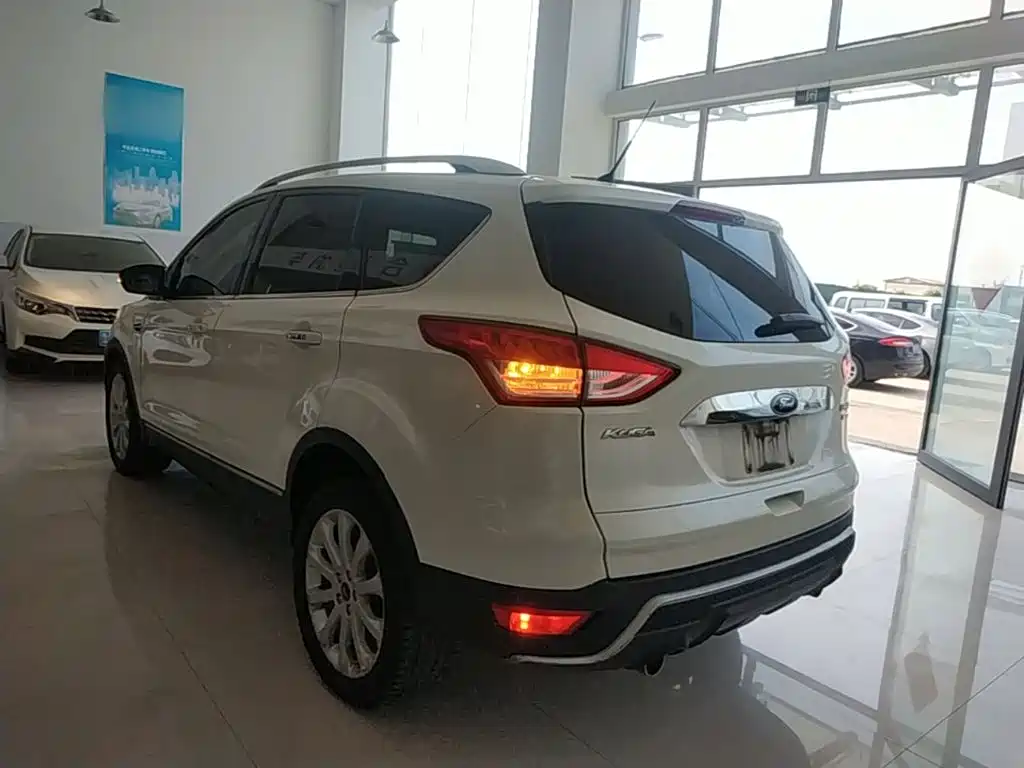 Ford Kuga 2016 — фото 5