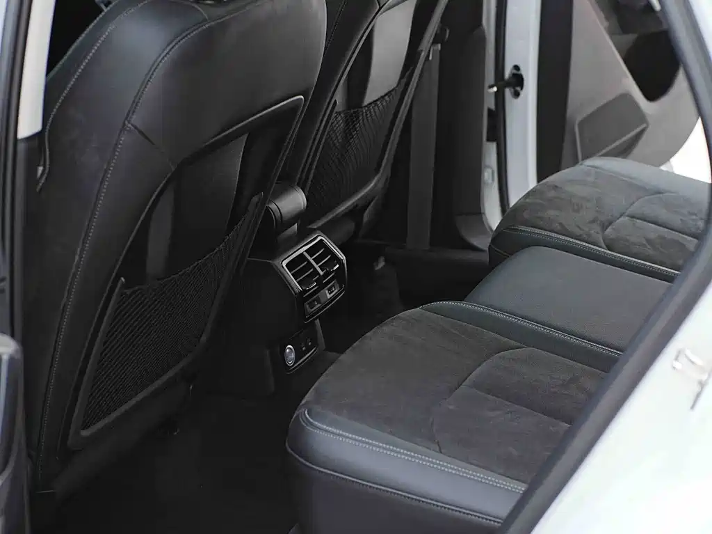 Audi Q3 2023 — фото 16