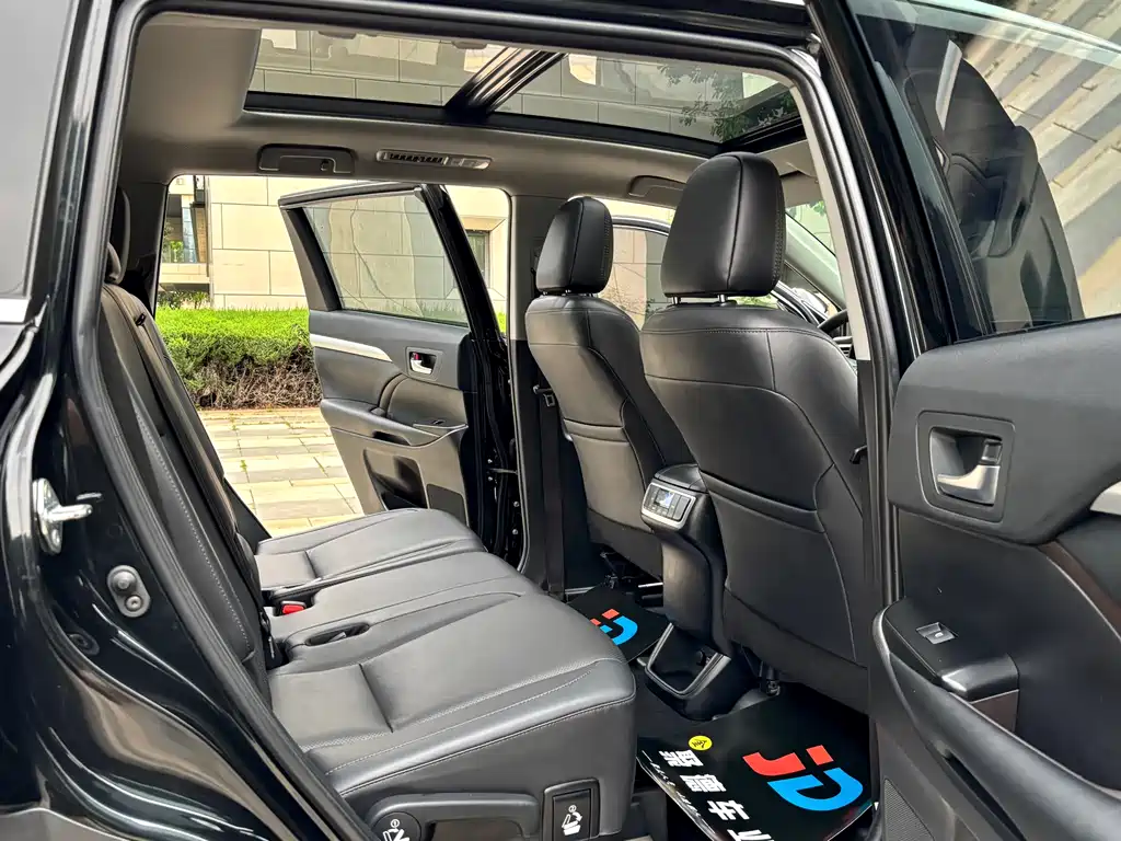 Toyota Highlander 2020 — фото 18