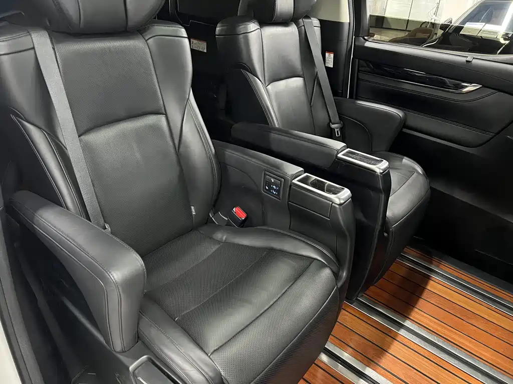 Toyota Vellfire 2021 — фото 13