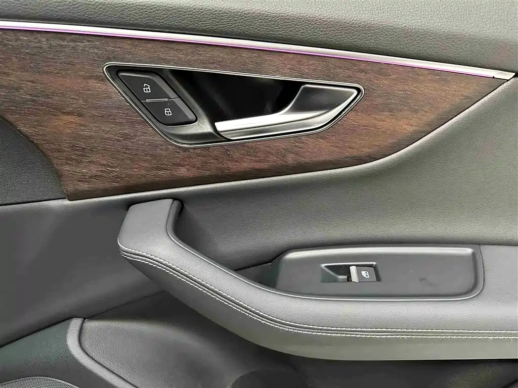 Audi Q7 2024 — фото 25