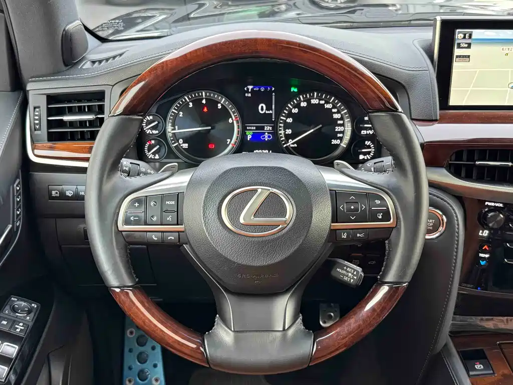 Lexus LX 2019 — фото 15