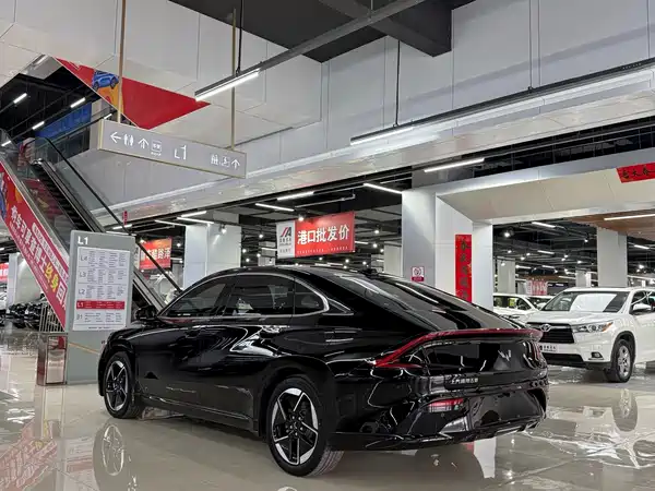 Wuling Starlight 2025