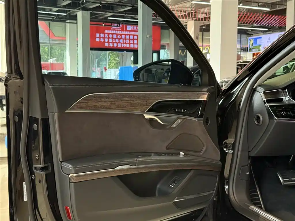 Audi A8 2024