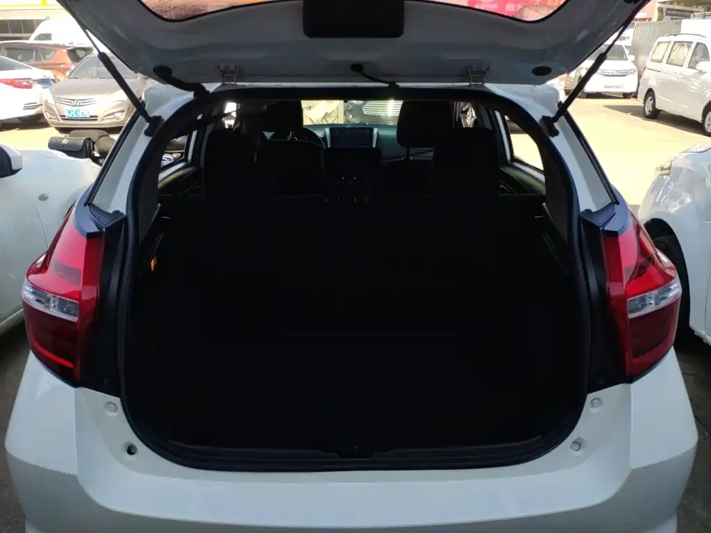 Toyota Yaris L 2019 — фото 19