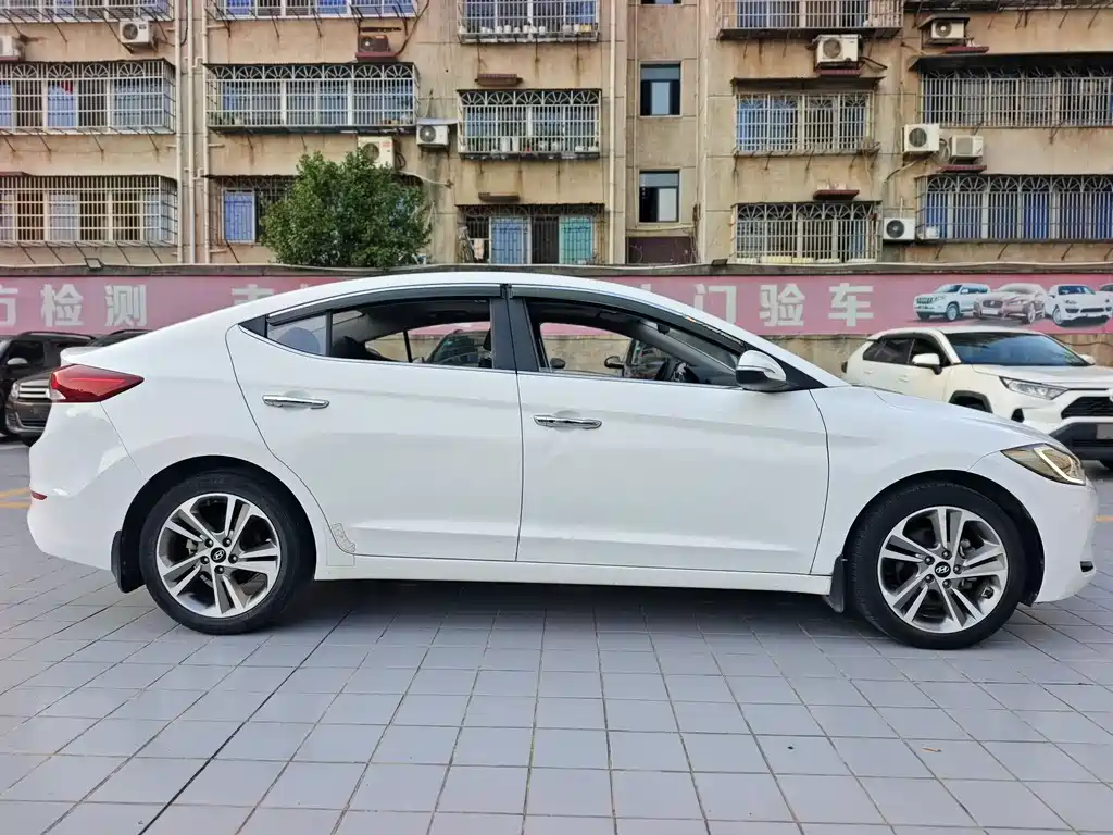 Hyundai Elantra 2017 — фото 5