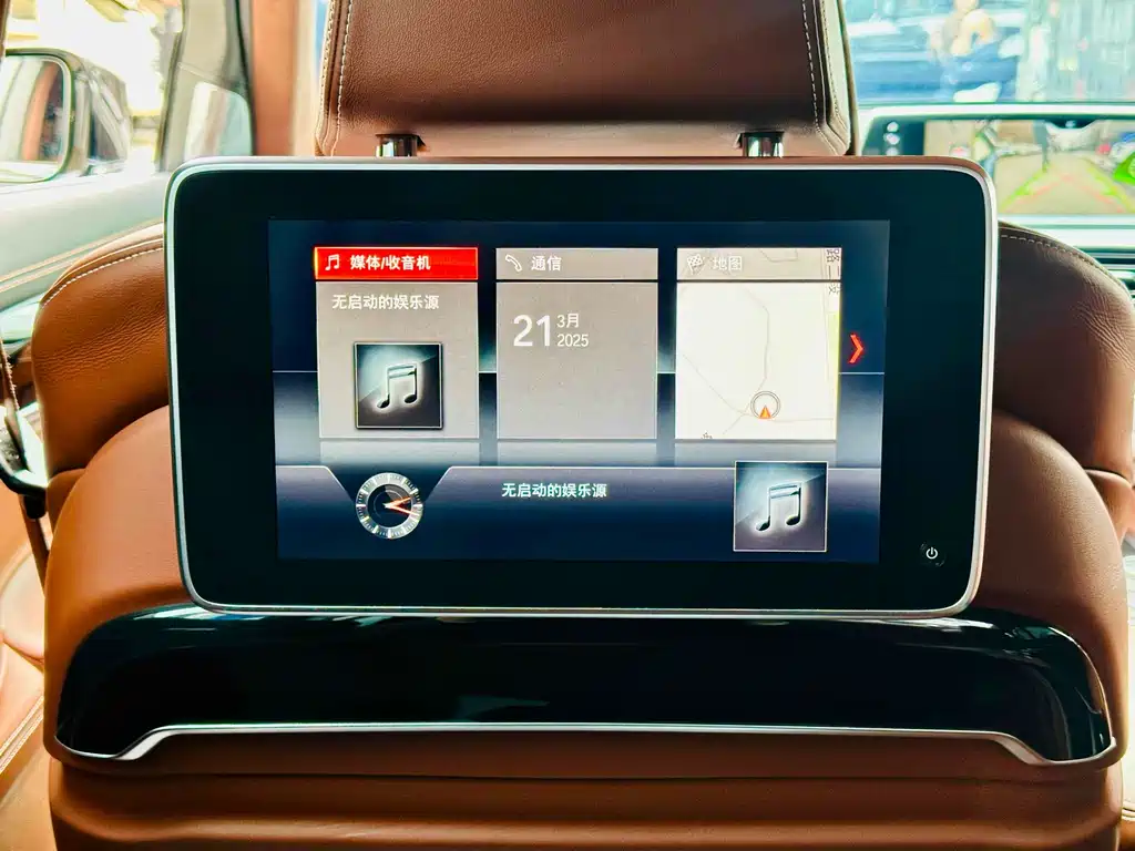 BMW 7 Series 2017 — фото 18