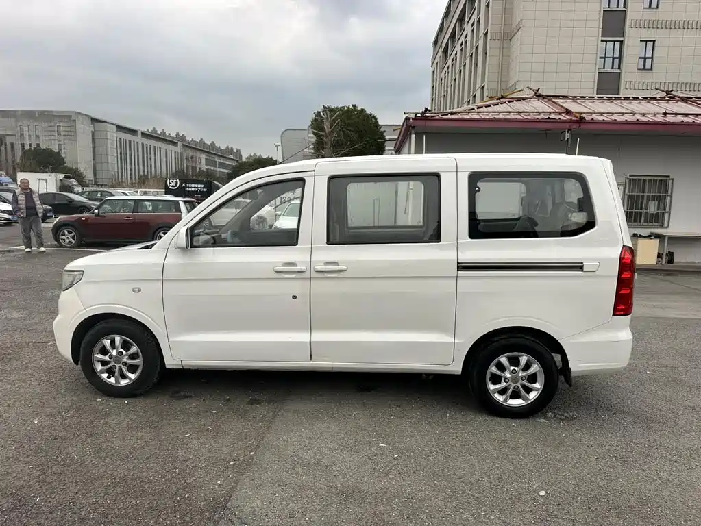 Wuling Hongguang V 2020 — фото 13