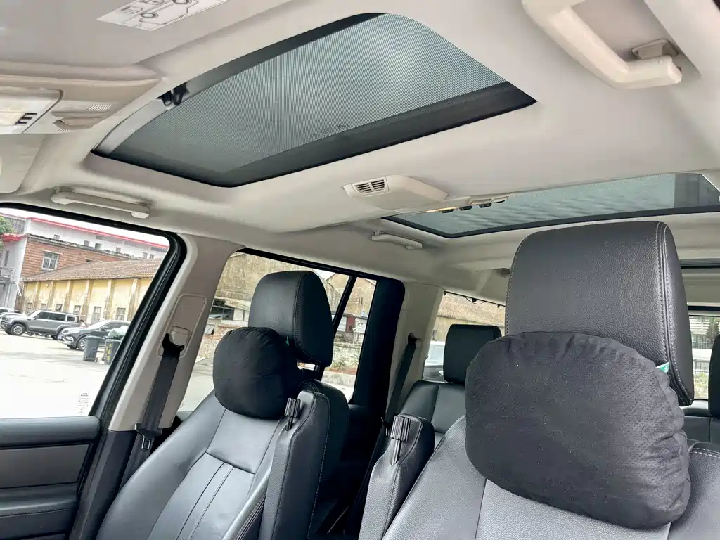 Land Rover Discovery 2015 — фото 12