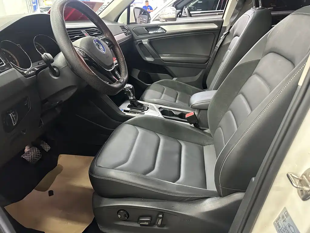 Volkswagen Tiguan L 2020 — фото 13