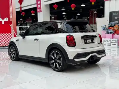 MINI MINI 2023