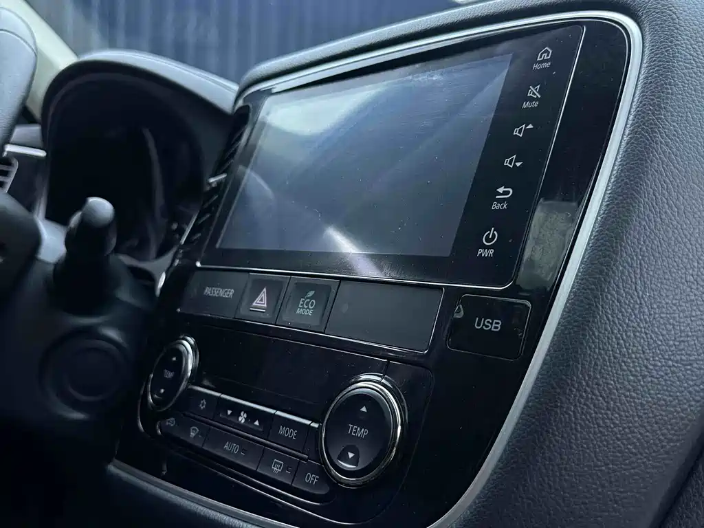 Mitsubishi Outlander 2022 — фото 10