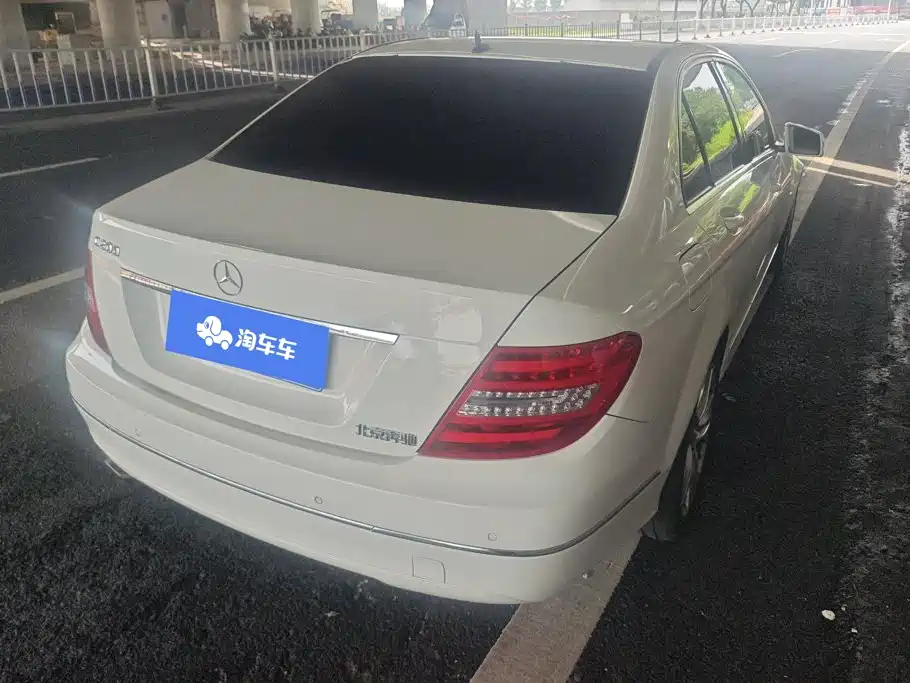 Mercedes-Benz C-Class 2011