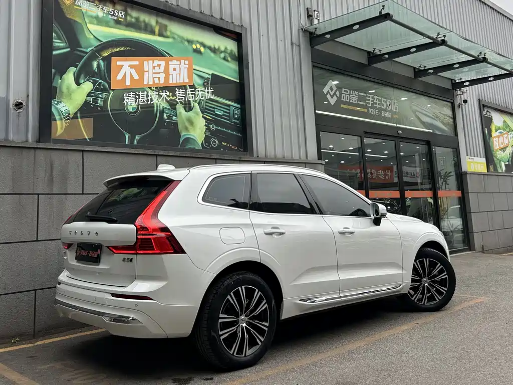 Volvo XC60 2022 — фото 5