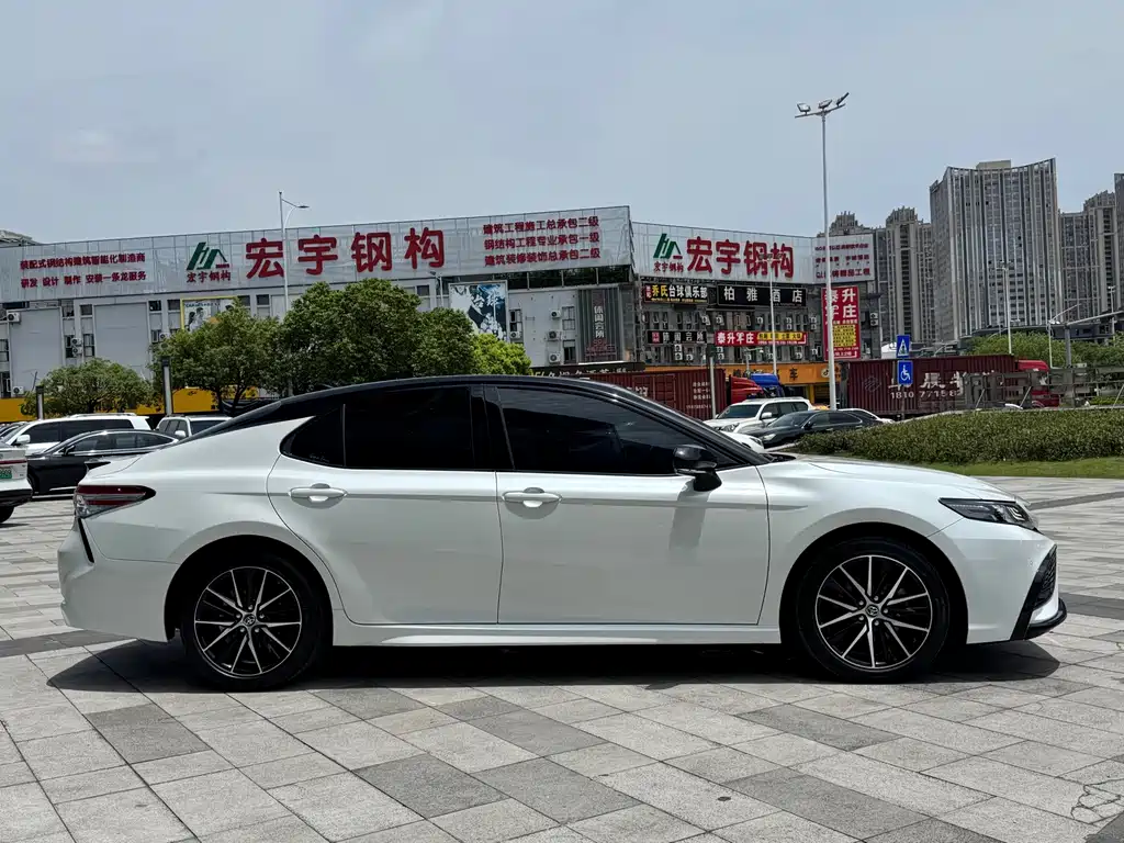 Toyota Camry 2023 — фото 5