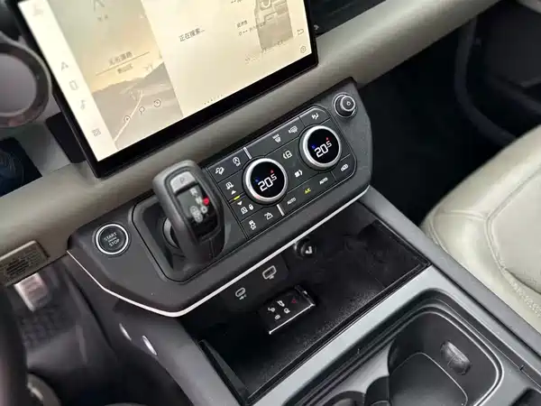 Land Rover Defender 2021
