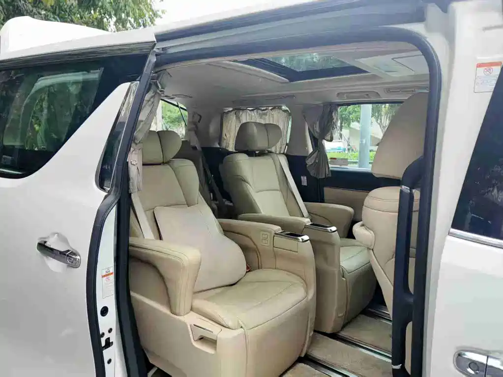 Toyota Alphard 2017 — фото 10