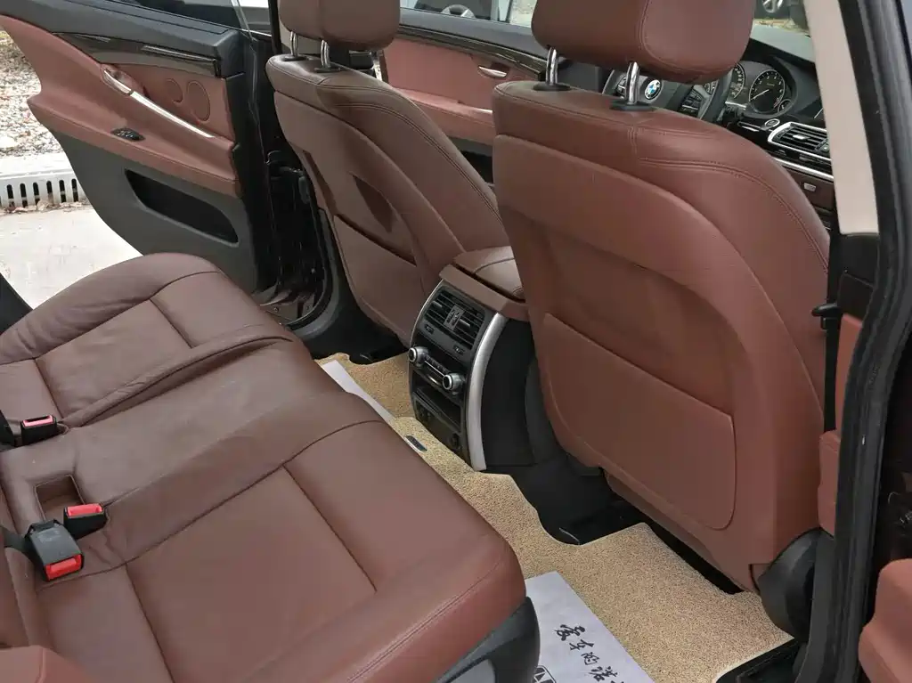 BMW 5 Series GT 2014 — фото 16