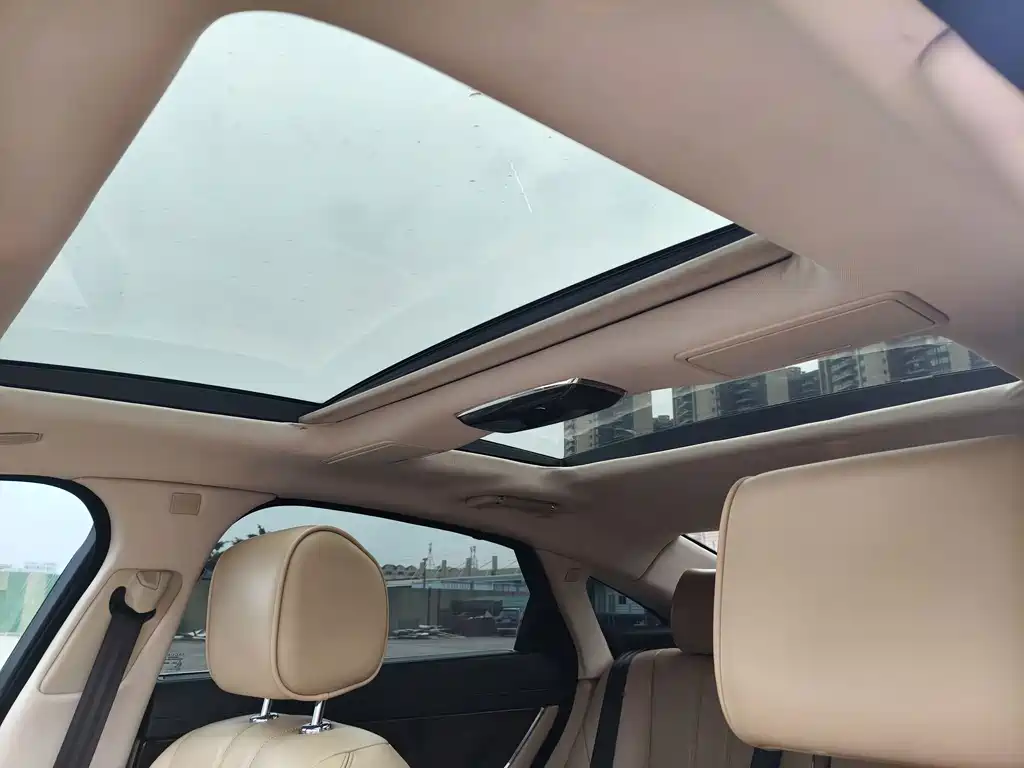 Jaguar XJ 2012 — фото 19