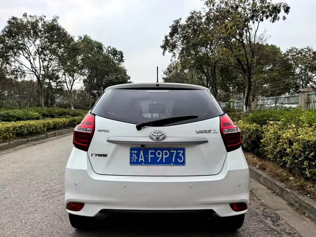 Toyota Yaris L 2018 — фото 12