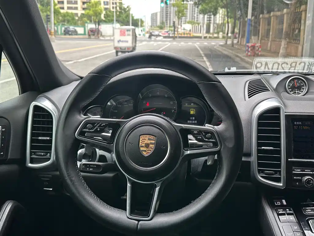 Porsche Cayenne 2015 — фото 18