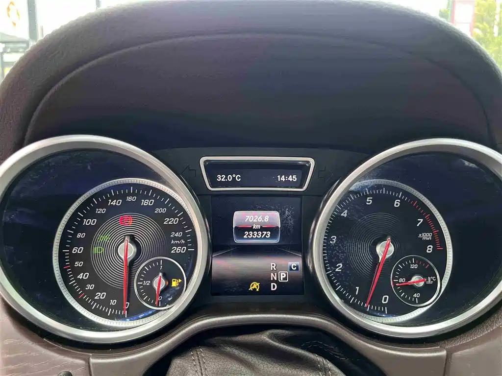 Mercedes-Benz GLE 2017 — фото 11