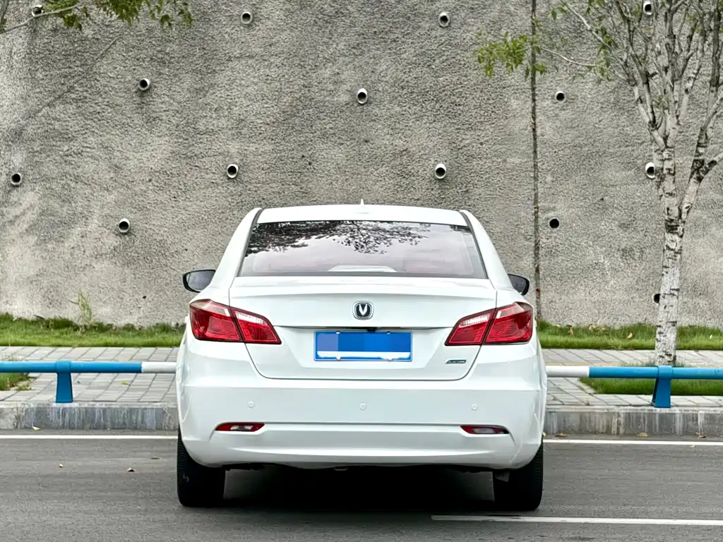 Changan Eado 2016 — фото 5