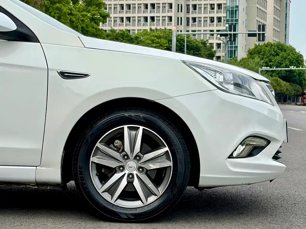 Changan Eado 2016 — фото 11