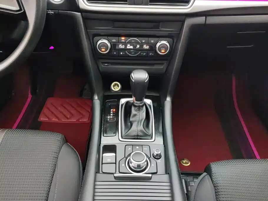 Mazda 3 Axela 2019 — фото 16