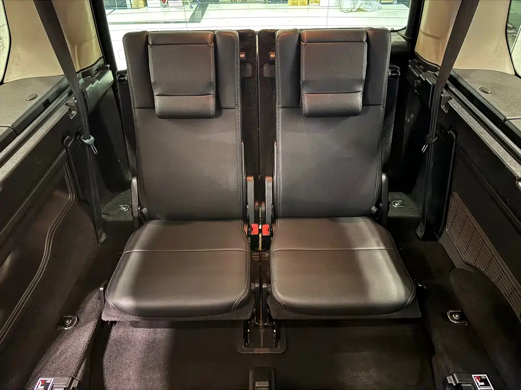 Land Rover Discovery 2012 — фото 23