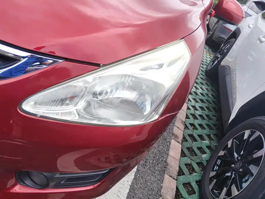 Nissan Tiida 2013