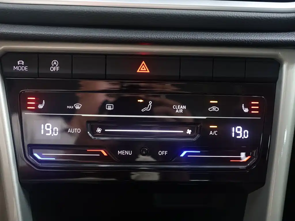 Volkswagen T-Roc 2023 — фото 14
