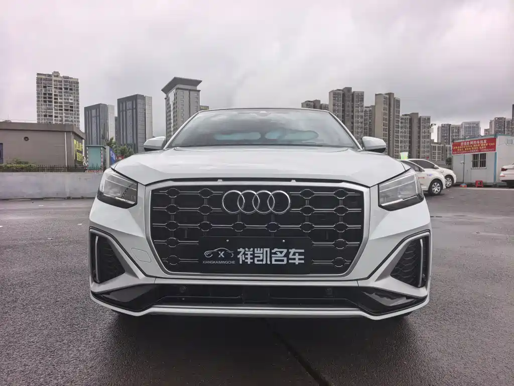 Audi Q2L 2022 — фото 2