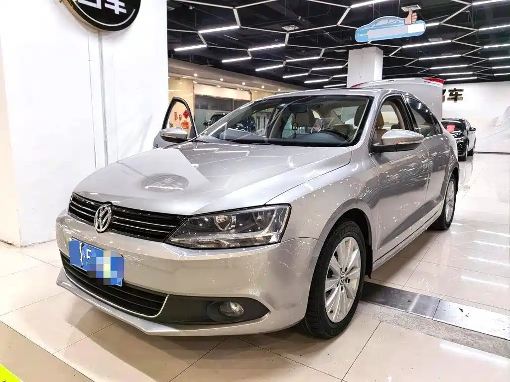 Volkswagen Sagitar 2014