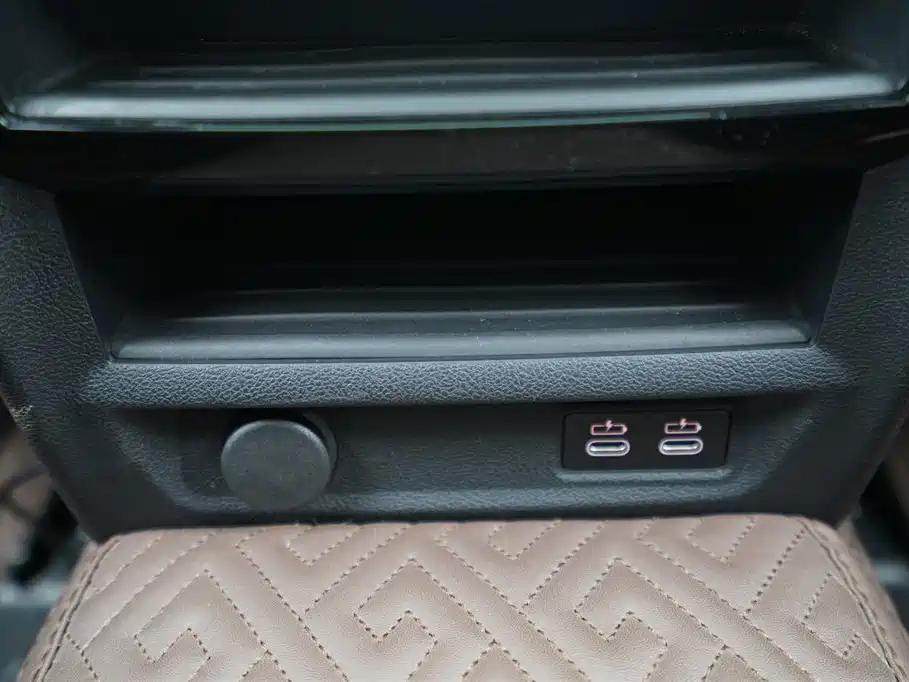 BMW 5 Series 2023 — фото 18