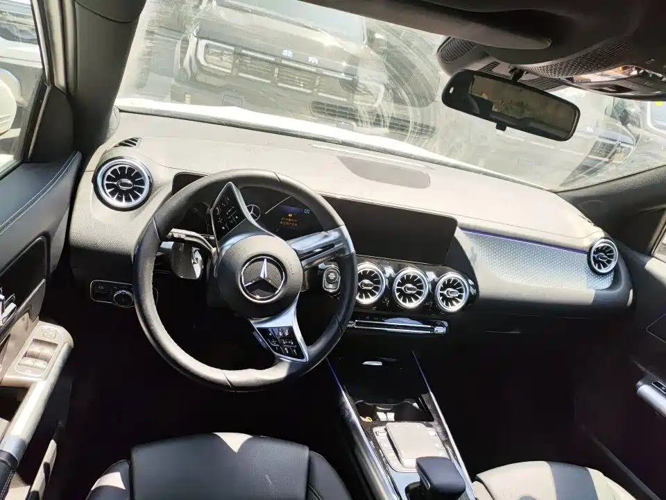Mercedes-Benz GLA 2024