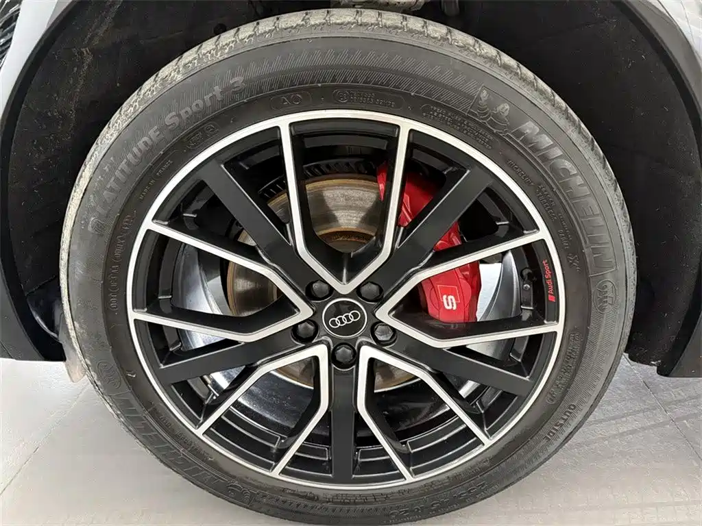 Audi SQ5 2023 — фото 14