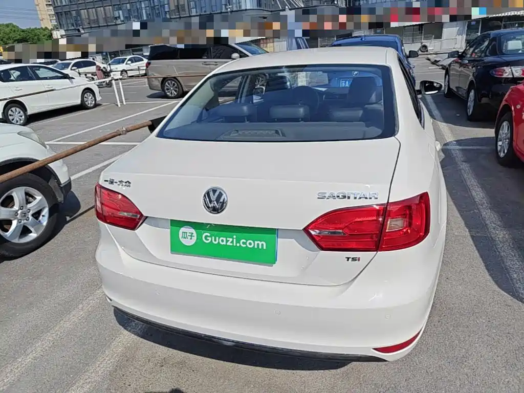 Volkswagen Sagitar 2015