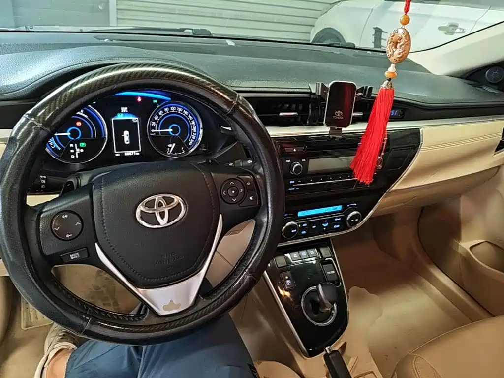 Toyota Corolla 2016 — фото 10