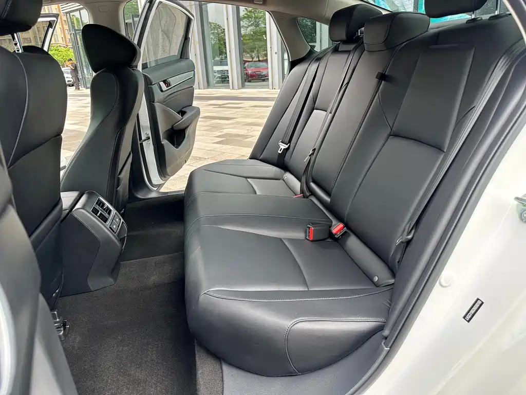 Honda Accord 2022 — фото 10