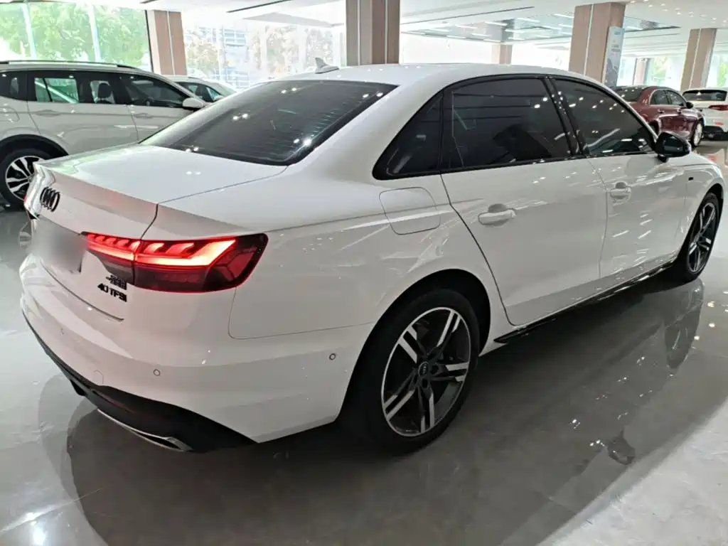 Audi A4L 2023 — фото 7
