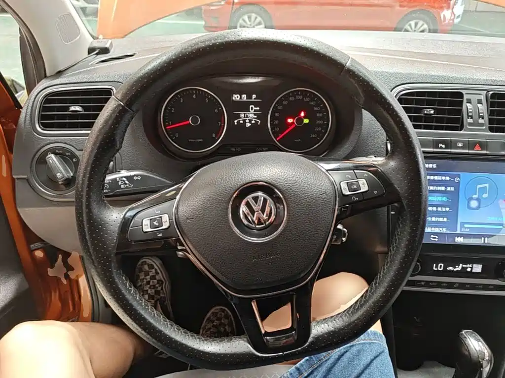 Volkswagen Polo 2015 — фото 11