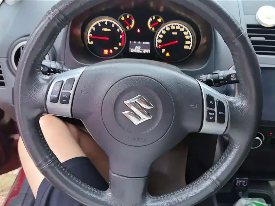 Suzuki SX4 2015 — фото 15