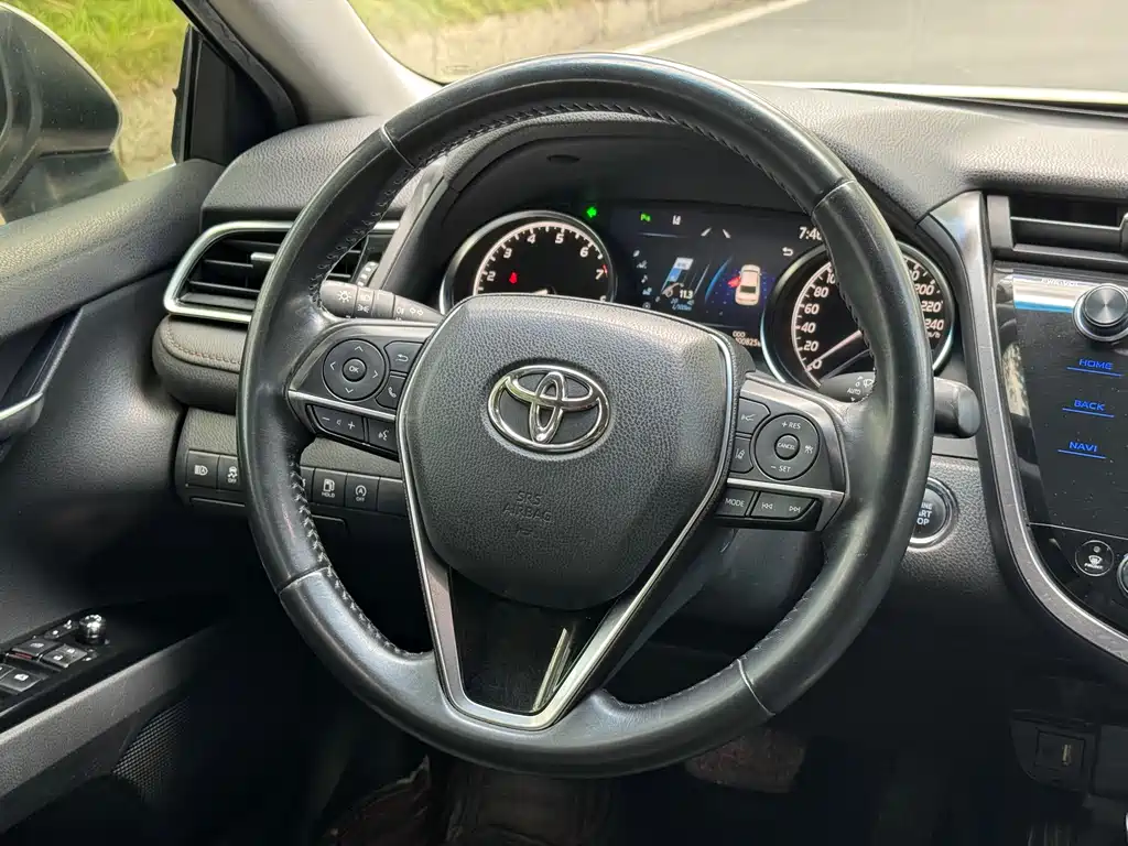 Toyota Camry 2020 — фото 8
