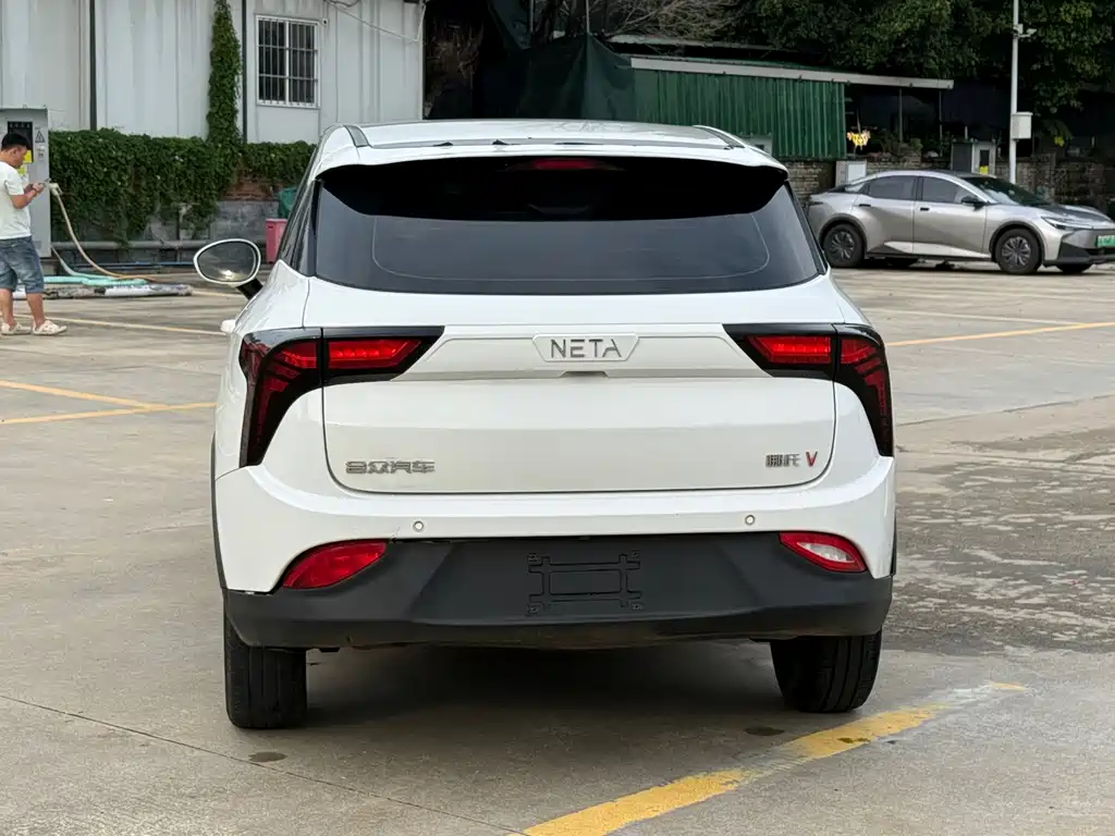 Neta V 2022