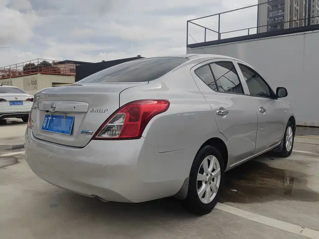 Nissan Sunny 2012 — фото 14
