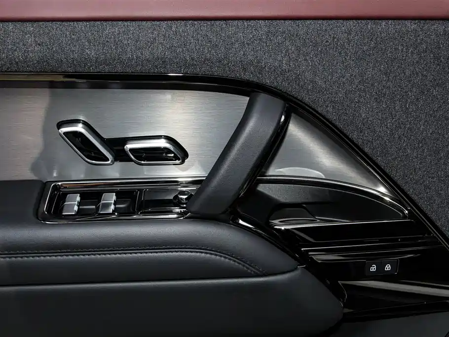 Land Rover Sport 2023 — фото 30