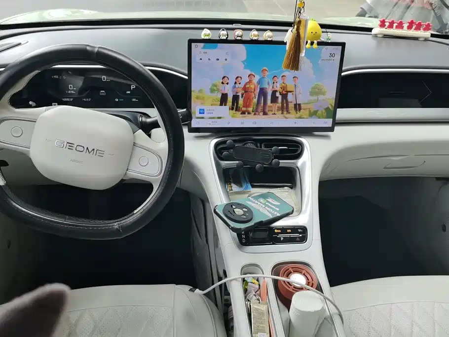 Geely Galaxy Starwish 2025 — фото 12